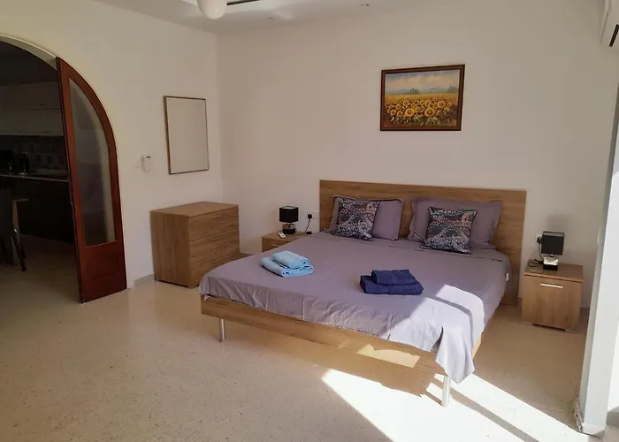 Nicely Furnished 2 Bedroom Apt In Bugibba